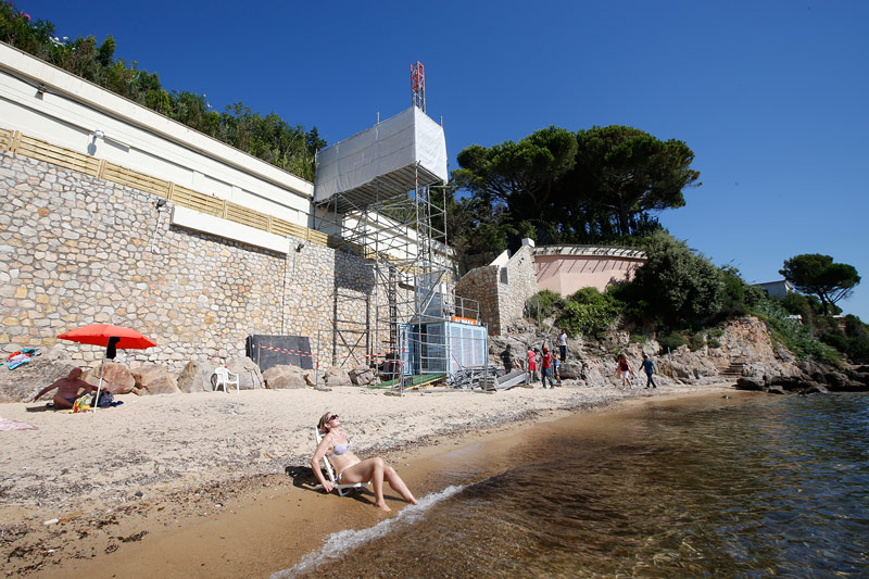 © APA/AFP/Valery Hache Aufzug bei der Villa von Saudi-Arabiens König Salman