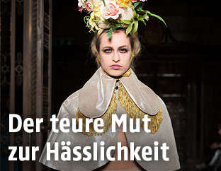 Vulgär? Fashion Redefined, Pam Hogg, Cape, shorts and headdress