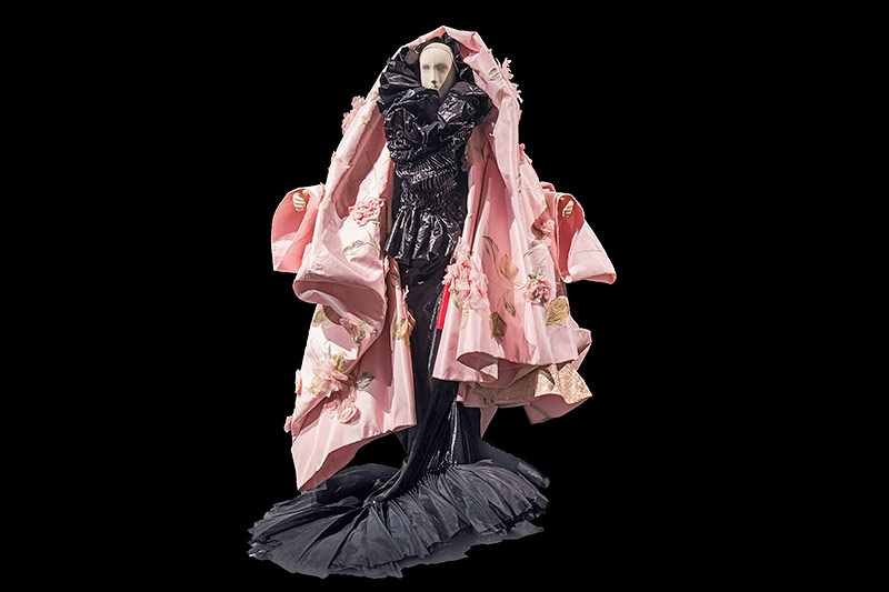 Ausstellungsansicht Vulgär? Fashion Redefined, Barbican Centre, Dior by John Galliano