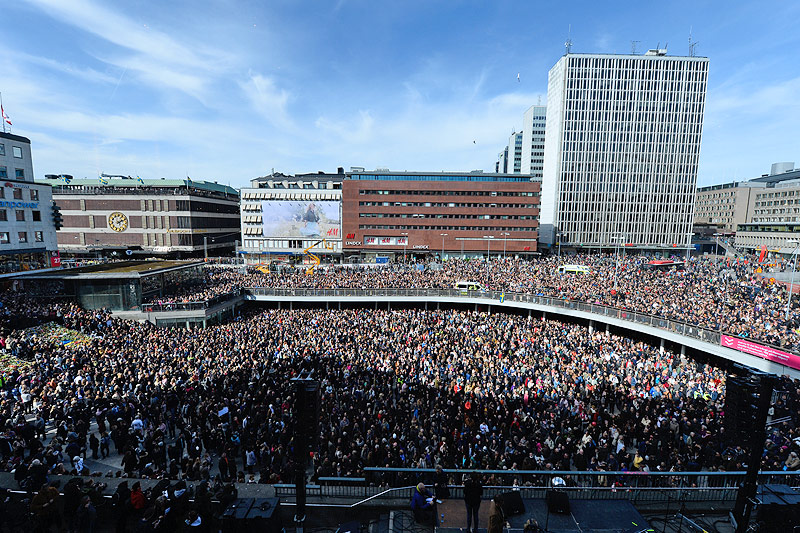 © APA/AFP/Jonathan Nackstrand Menschenmassen am Stockholmer Sergels-Torg-Platz