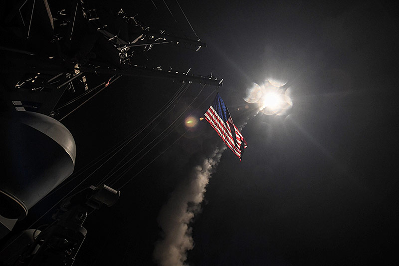 © Reuters/US Navy/Mass Communication Specialist 3rd Class Ford Williams Abgefeuerte Rakete von der USS Porter