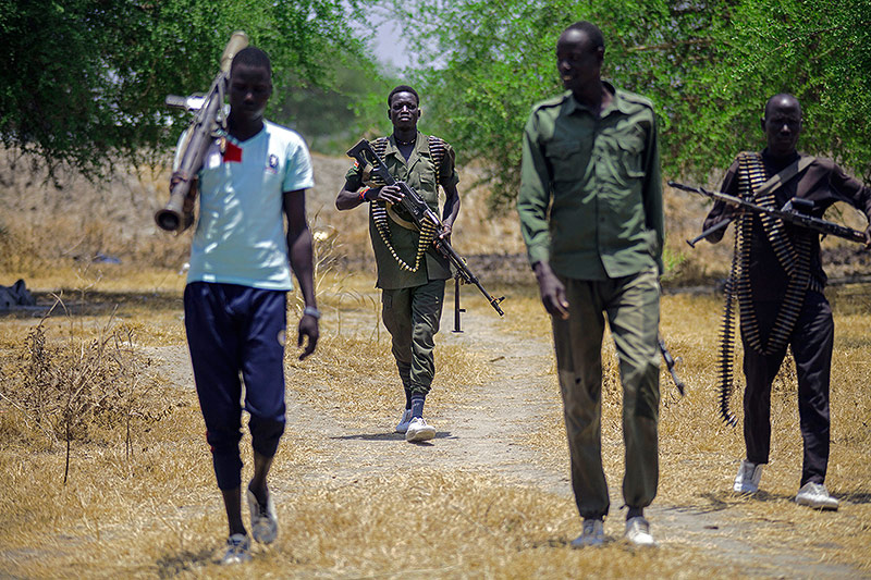 © APA/AFP/Albert Gonzalez Farran Bewaffnete Männer
