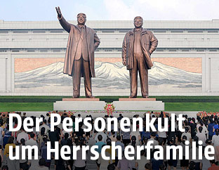 Statuen der früheren nordkoreanischen Staatschefs Kim Il Sung und Kim Jong Il