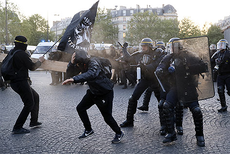 © APA/AFP/Thomas Samson Zusammenstöße zwischen Polizisten und Demonstranten in Paris