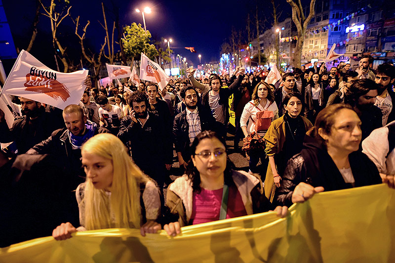© AP Demonstranten in Istanbul