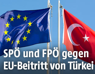 Fahne der EU und der Türkei