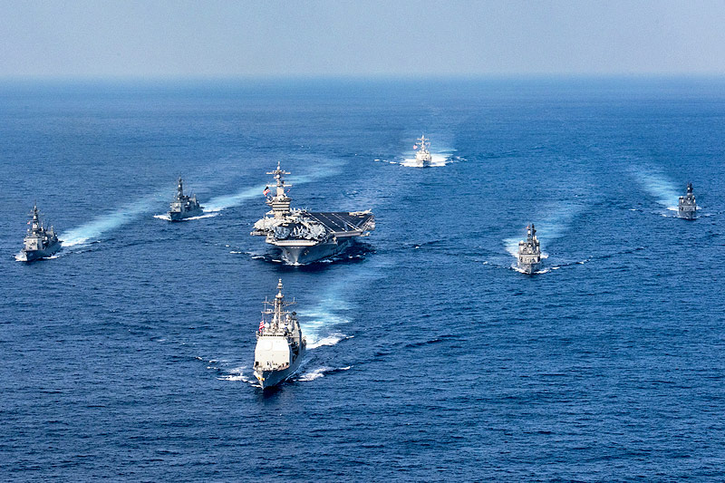 © APA/AFP/Matt Brown Der US-Flugzeugträger USS Carl Vinson mit Begleitschiffen