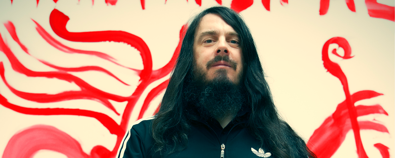 Jonathan Meese vor seinem Mondparsifalbild