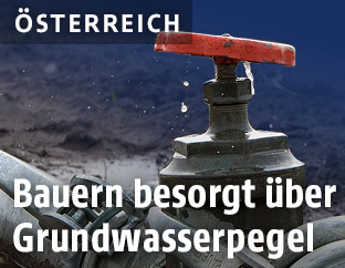 Wasserpumpe auf einem Acker
