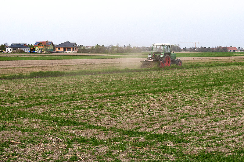 © ORF.at/Carina Kainz Traktor auf einem Acker