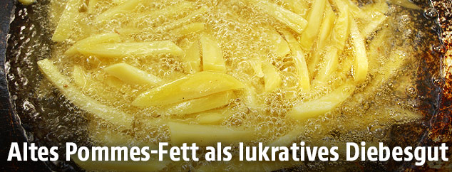 Pommes in einer Friteuse