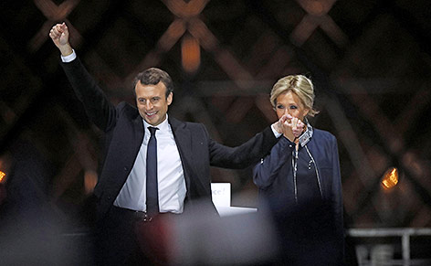 Frankreichs neuer Präsident Emmanuel Macron mit seiner Frau Brigitte