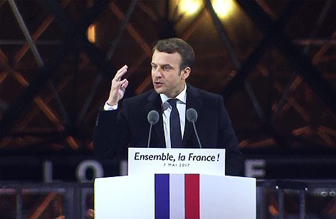 Frankreichs neuer Präsidenten Emmanuel Macron während seiner Rede vor dem Louvre