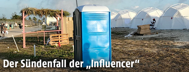 Mobile Toilette auf dem Gelände des Fyre Festivals auf den Bahamas