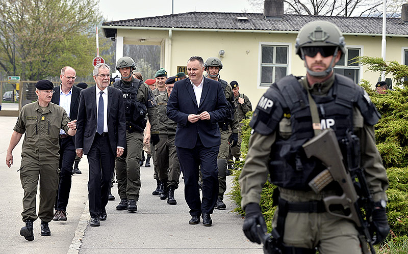 Verteidigungsminister Hans Peter Doskozil und Bundespräsident Alexander Van der Bellen statten dem Bundesheer einen Besuch ab