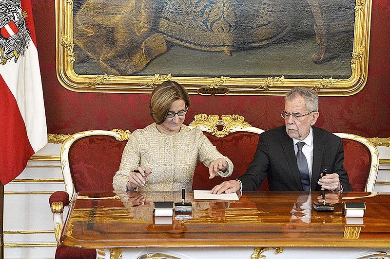 Angelobung von Johanna Mikl-Leitner zur Landeshauptfrau von Niederšsterreich durch Bundespräsident Van der Bellen