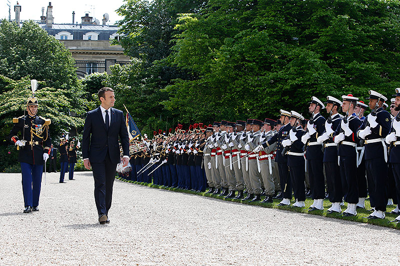 © APA/AP/Gonzalo Fuentes Emmanuel Macron