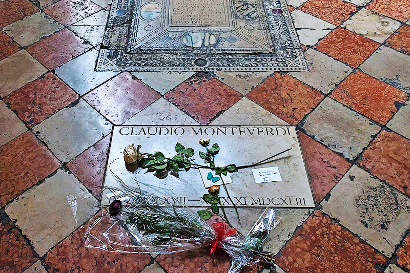 © Didier Descouens unter cc-by-sa Grab von Claudio Monteverdi