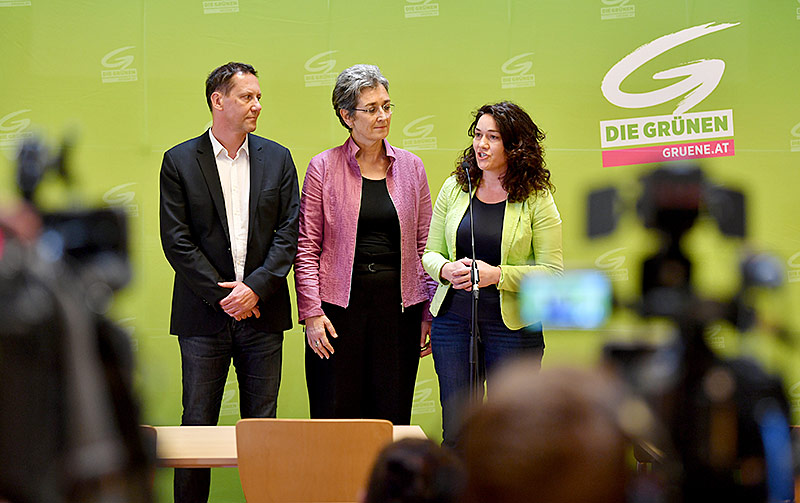 Bundesgeschäftsführer der Grünen, Robert Luschnik, EU-Abgeordnete Ulrike Lunacek und die Tiroler Landeshauptfrau-Stellvertreterin Ingrid Felipe