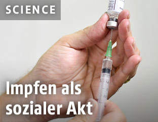 Arzt mit einer Spritze