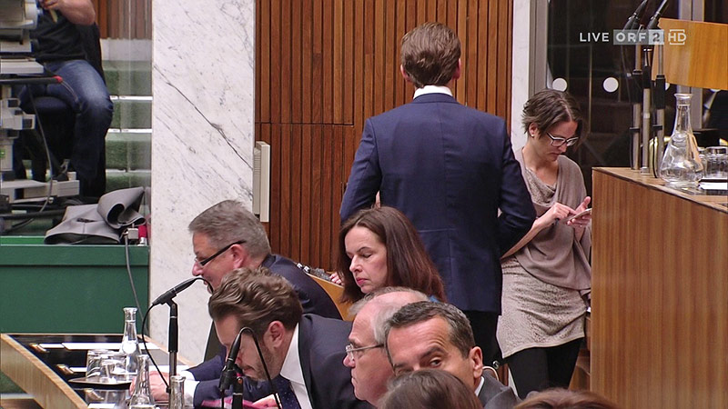 © ORF ÖVP-Chef Sebastian Kurz verlässt die Nationalratssitzung