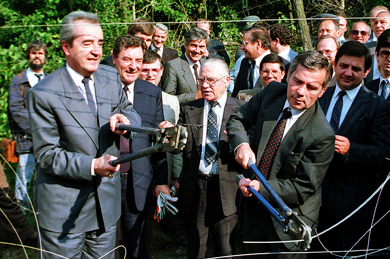 © AP/Bernhard J. Holzner Die ehemaligen Außenminister Alois Mock und Gyula Horn