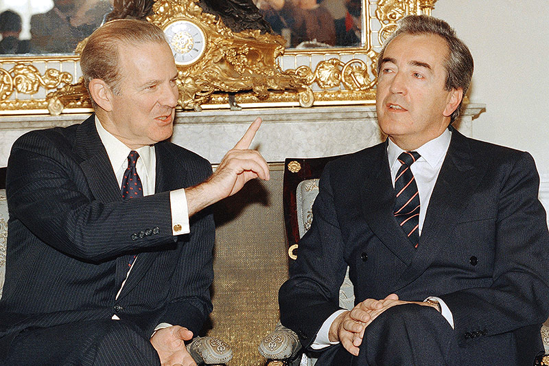 © AP/Bernhard J. Holzner Die ehemaligen Außenminister Alois Mock und James A. Baker