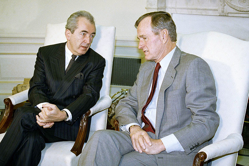 © AP/Doug Mills George H. Bush mit Alois Mock