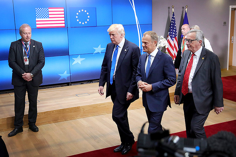 © APA/AP/Stephanie Lecocq EU-Kommissionspräsident Jean-Claude Juncker, EU-Ratspräsident Donald Tusk und US-Präsident Donald Trump