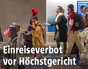 Menschen am Flughafen in Los Angeles