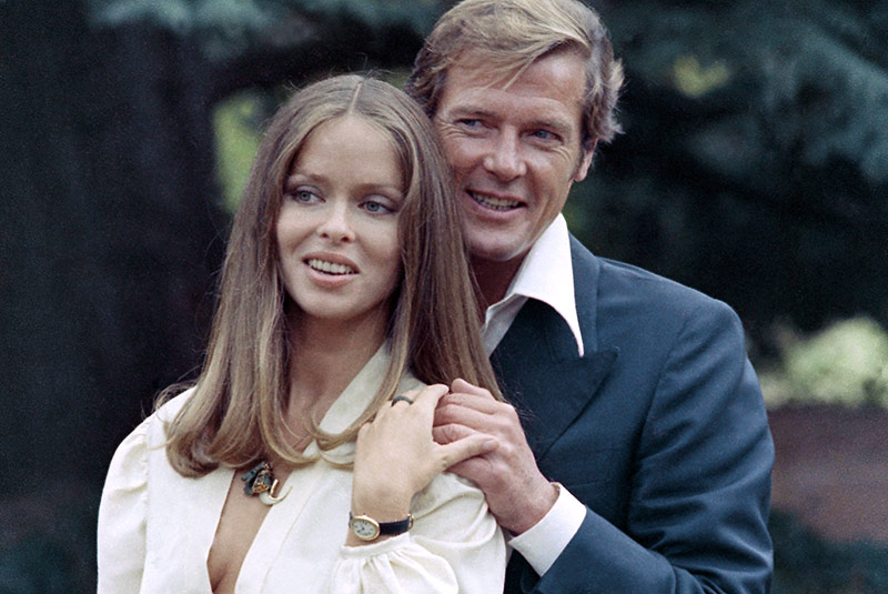 © AP Szenenbild aus dem James-Bond-Film Film "Der Spion, der mich liebte" zeigt die Schauspieler Roger Moore und Barabara Bach