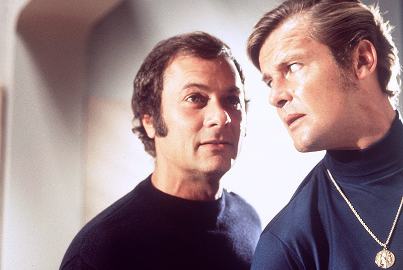 © picturedesk.com/dpa Szenenbild aus "Die 2" zeigt US-Schauspieler Tony Curtis und den britischen Schauspieler Roger Moore