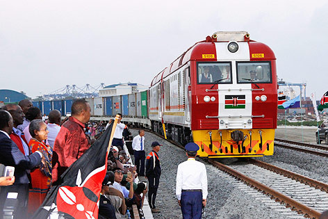 Der kenianische Präsident Uhuru Kenyatta bei der Eisenbahneröffnung
