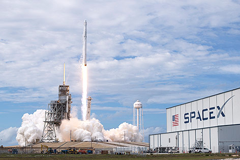 © APA/AP/NASA/Bill Ingalls SpaceX Falcon 9