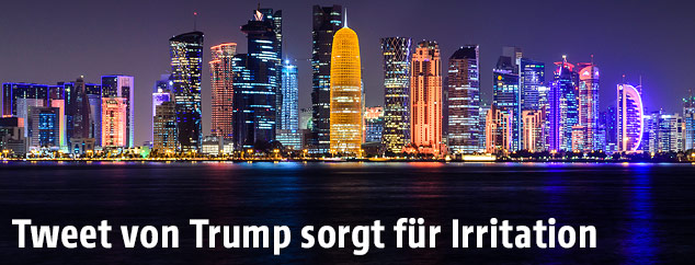Die nächtliche Skyline von Doha