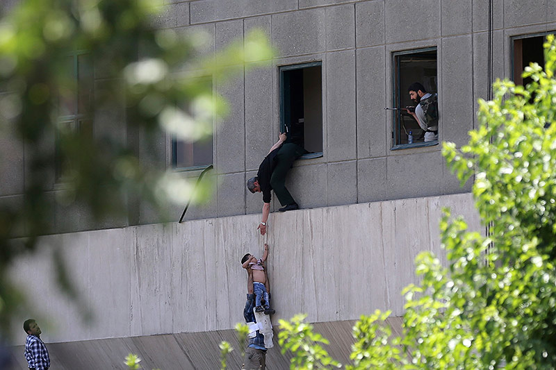 © APA/AP/Fars News Agency/Omid Vahabzadeh Evakuierung