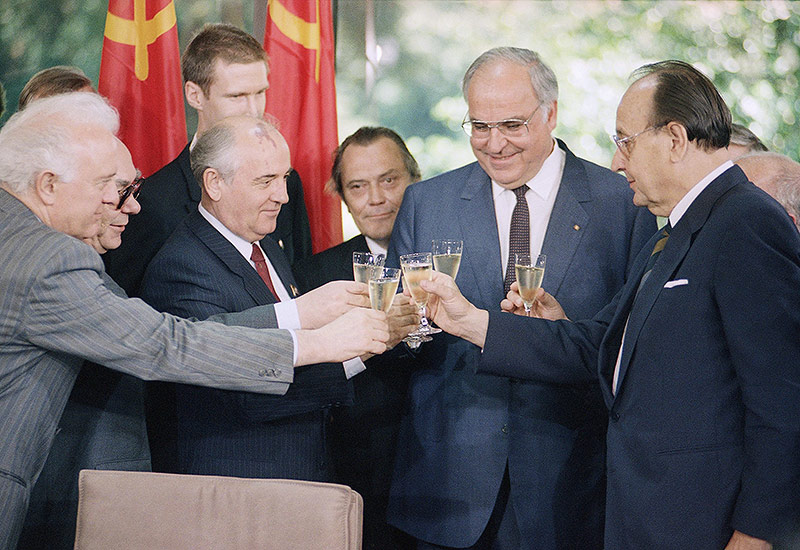 Eduard Shevardnadze, Mikhail Gorbatschow, Helmut Kohl und Hans-Dietrict Genscher