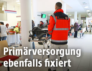 Sanitäter in einer Ambulanz