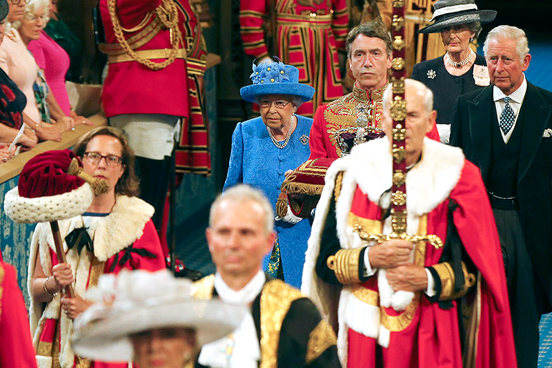 © APA/AP/Alastair Grant Queen Elizabeth II. beim Einzug