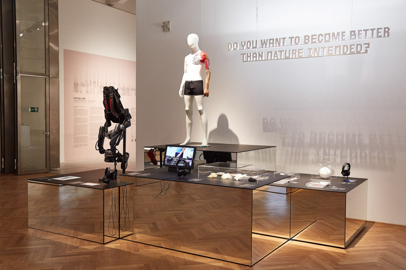 © MAK/Peter Kainz Ausstellungsansicht VIENNA BIENNALE 2017: Roboter. Arbeit. Unsere Zukunft