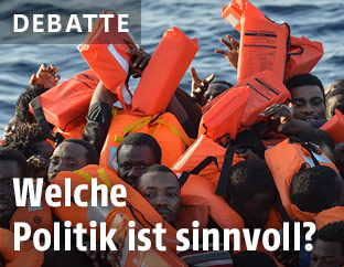 Flüchtlinge in Schwimmwesten