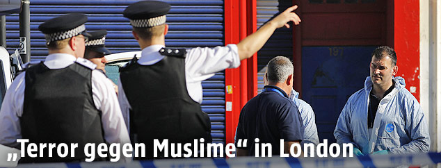 Polizisten und Ermittler in London