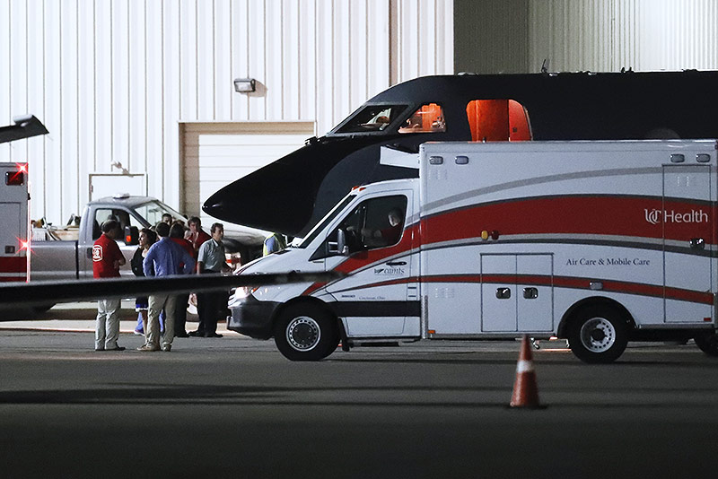 © APA/AP/John Minchillo Rettungswagen neben dem Flugzeug, in dem Otto Warmbier in die USA gebracht wurde