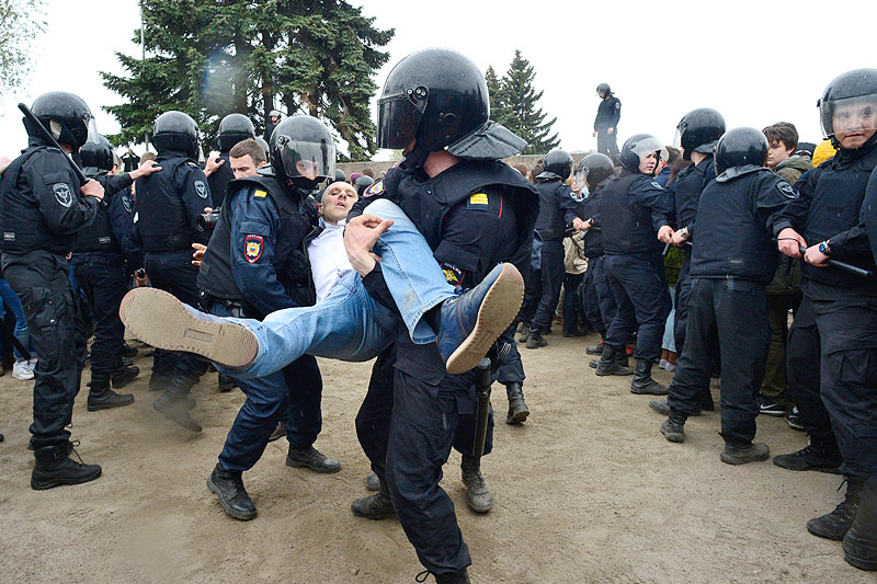 © APA/AFP/Olga Maltseva Festnahmen bei einer Oppositionsdemo in St. Petersburg