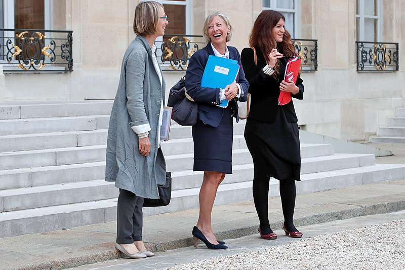 © Reuters/Benoit Tessier Kulturministerin Francoise Nyssen, Inklusionsbeauftragte Sophie Cluzel und Marlene Schiappa Staatssekretärin für Gleichberechtigung)