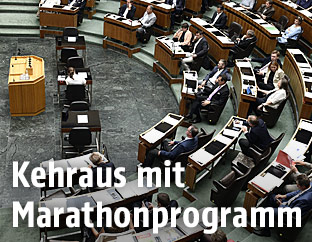 Abgeordnete im Plenarsaal des Parlements