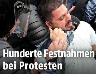 Verhaftung bei Demonstration in Moskau