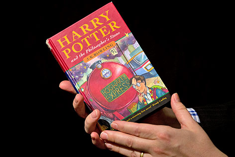 © AP/Matt Dunham Erstausgabe von "Harry Potter and the Philosopher's Stone"