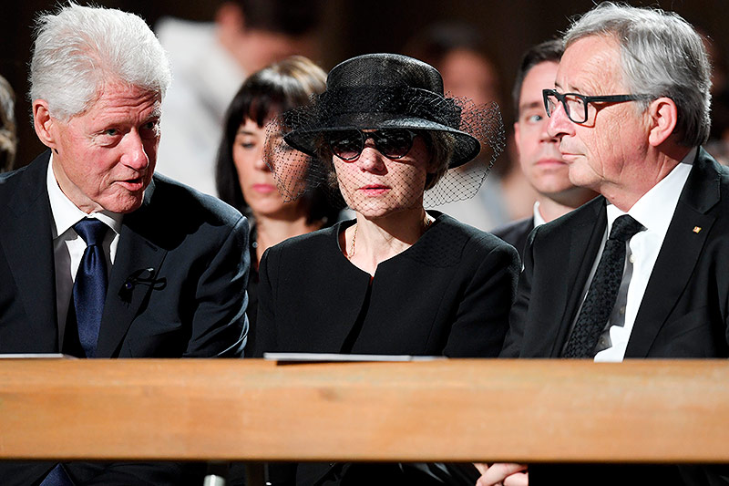 © APA/AP/Arne Dedert Bill Clinton, Maike Kohl-Richter, Jean-Claude Juncker