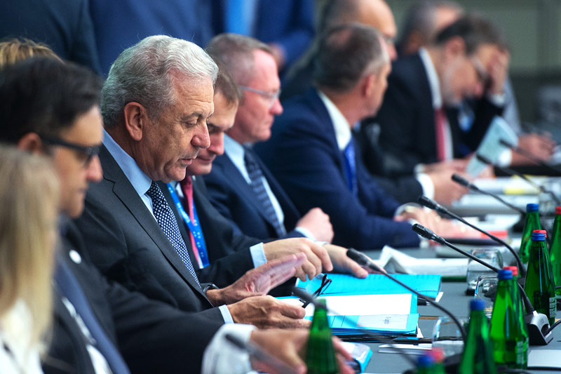 © APA/AFP/Raigo Pajula EU-Innenkommissar Dimitris Avramopoulos